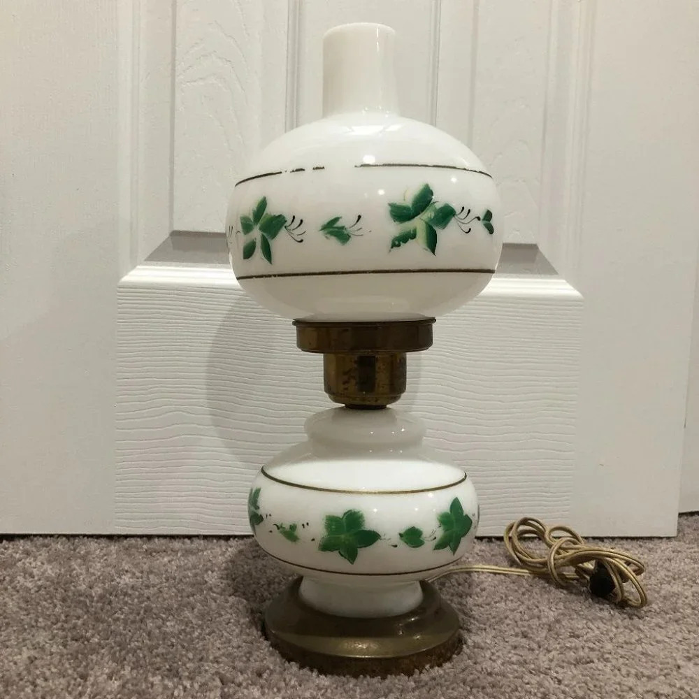 Vintage Milk glass Green leaf Hurricane Parlor Lamp Gone With The‎ Wind style
